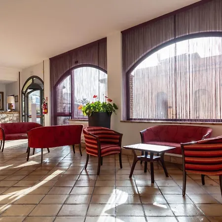 科拉罗酒店 酒店 陶尔米纳