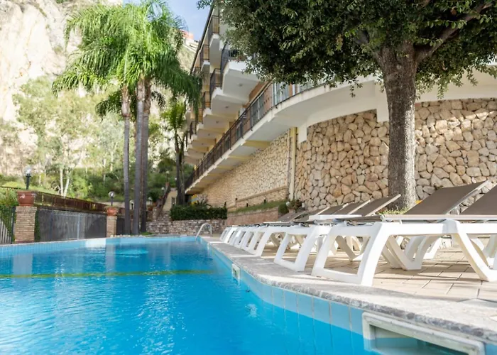 科拉罗酒店 陶尔米纳