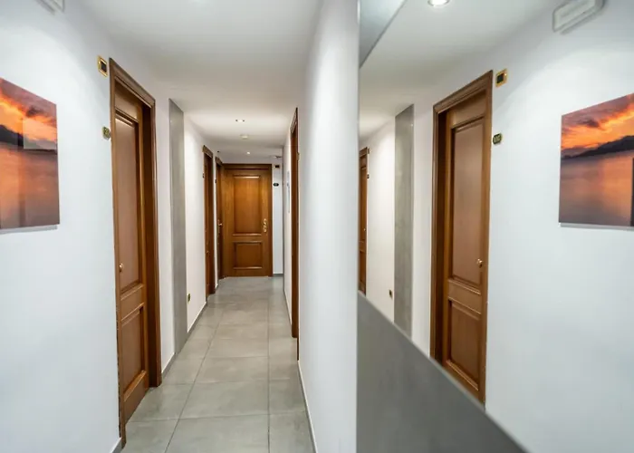 科拉罗酒店 4* 陶尔米纳