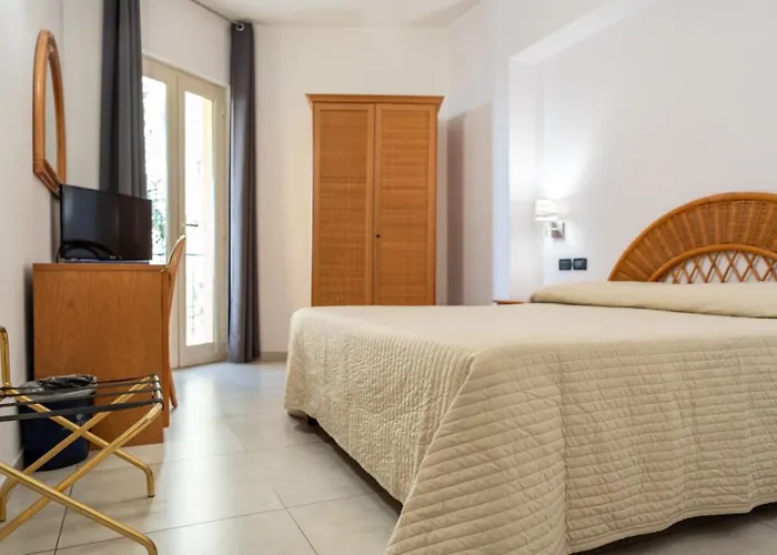 科拉罗酒店 酒店 陶尔米纳