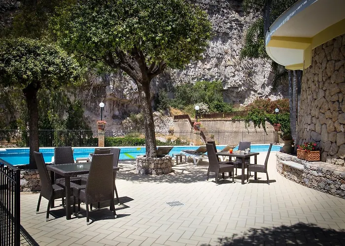 科拉罗酒店 酒店 陶尔米纳