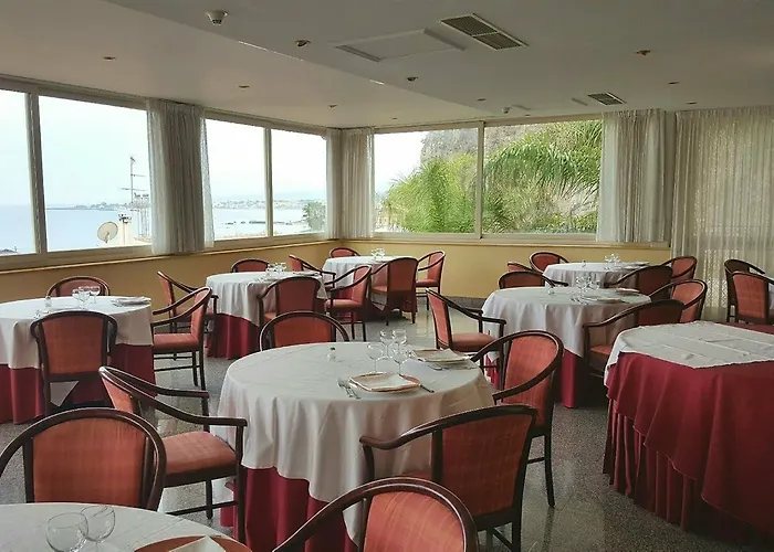 科拉罗酒店 酒店 陶尔米纳